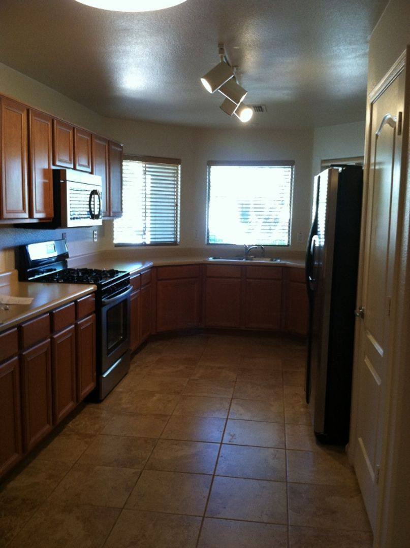 House for rent at 27712 N 24th Lane, Phoenix, AZ 85085
