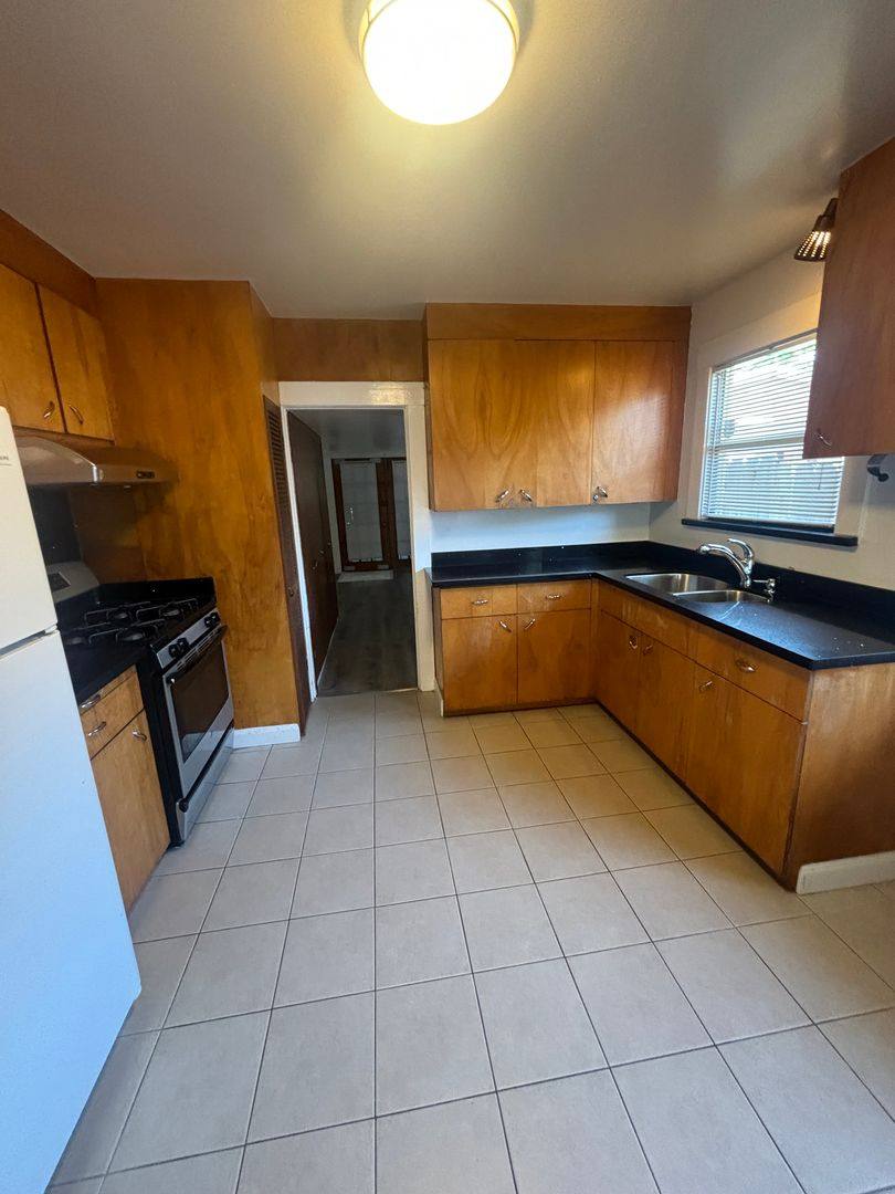 House for rent at 3218 School St, Oakland, CA 94602