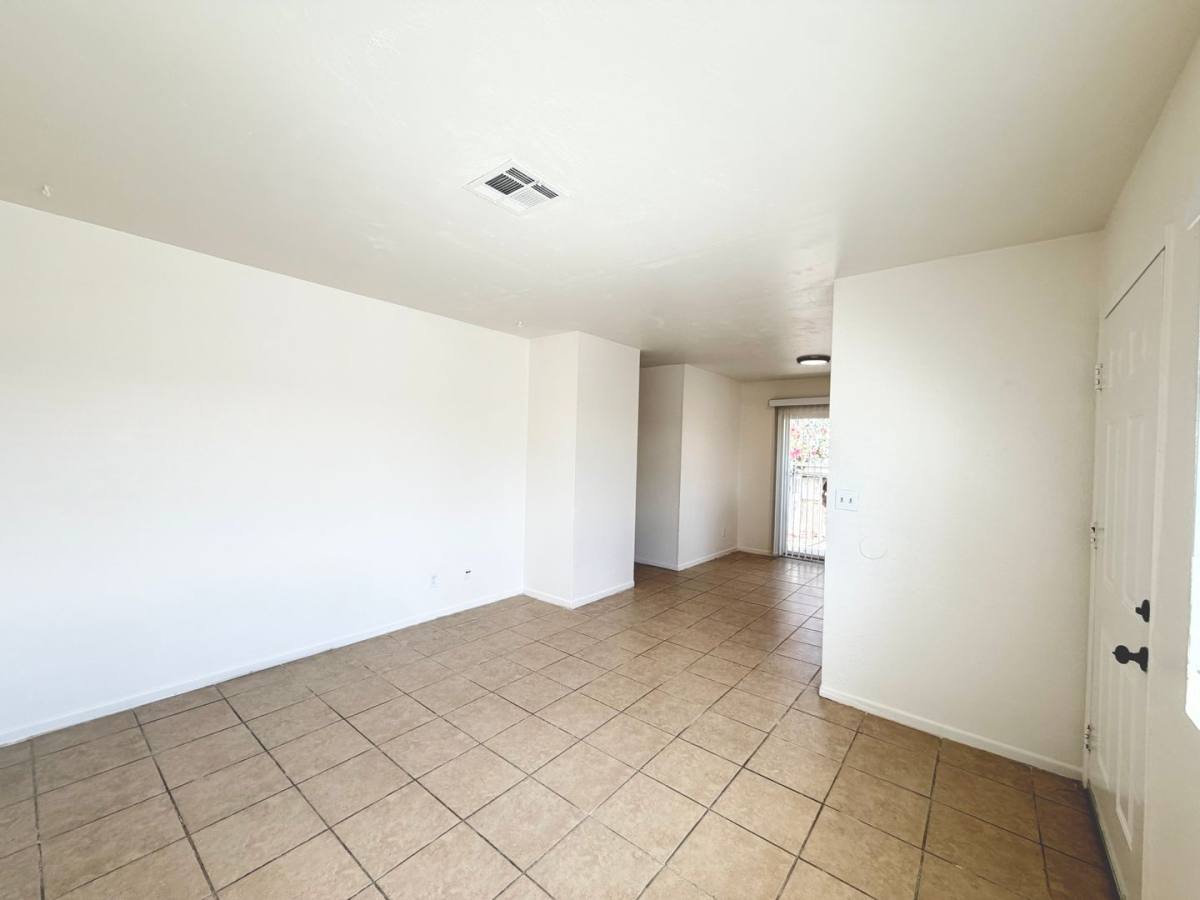 Apartment for rent at 32425 Rancho Vista Dr, Cathedral City, CA 92234
