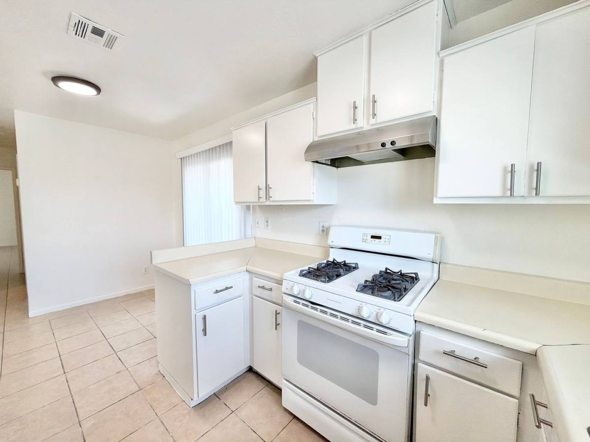 Apartment for rent at 32425 Rancho Vista Dr, Cathedral City, CA 92234
