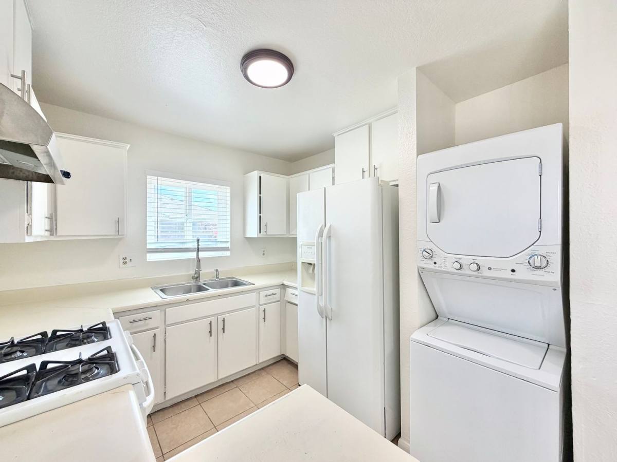 Apartment for rent at 32425 Rancho Vista Dr, Cathedral City, CA 92234