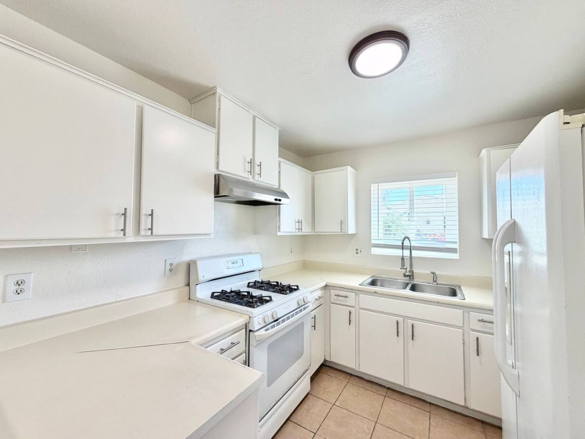 Apartment for rent at 32425 Rancho Vista Dr, Cathedral City, CA 92234