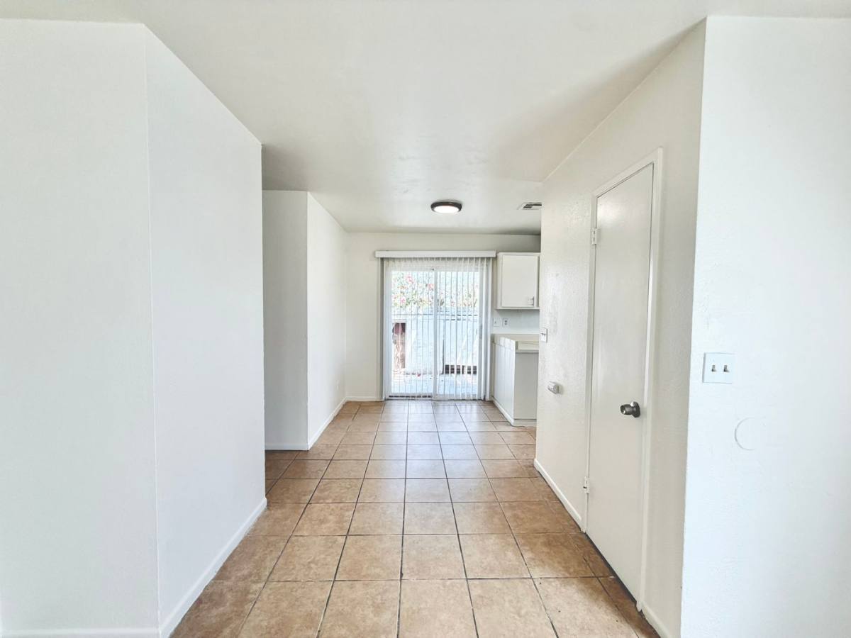 Apartment for rent at 32425 Rancho Vista Dr, Cathedral City, CA 92234