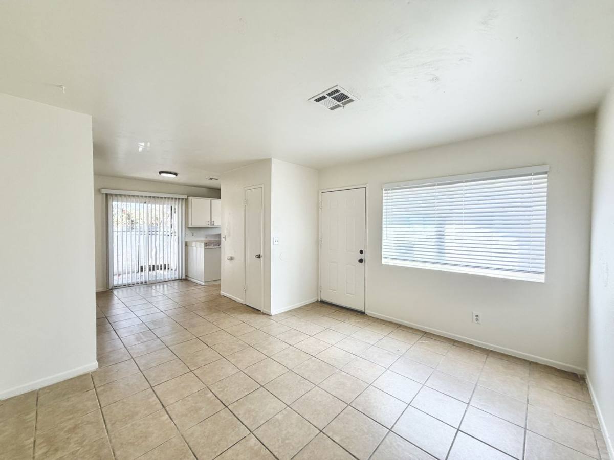 Apartment for rent at 32425 Rancho Vista Dr, Cathedral City, CA 92234