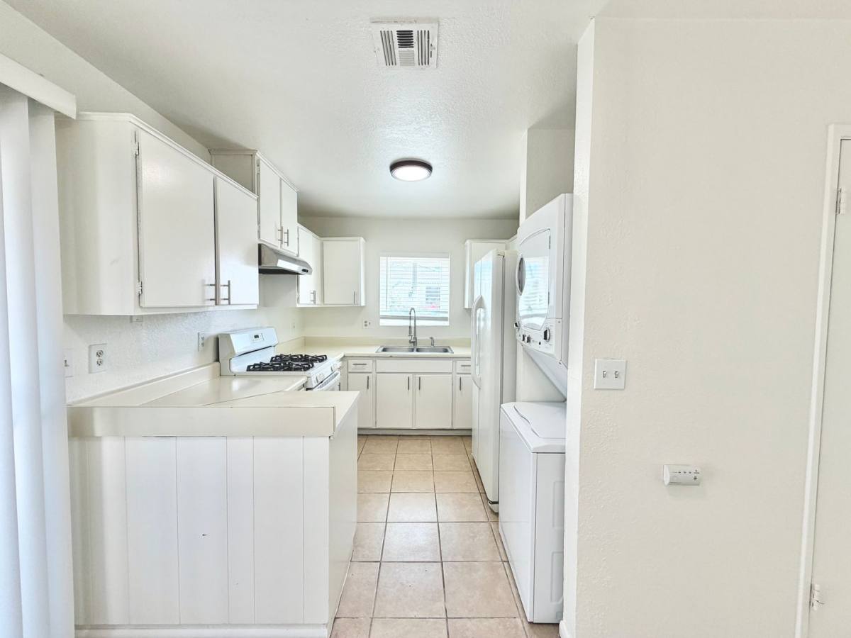 Apartment for rent at 32425 Rancho Vista Dr, Cathedral City, CA 92234