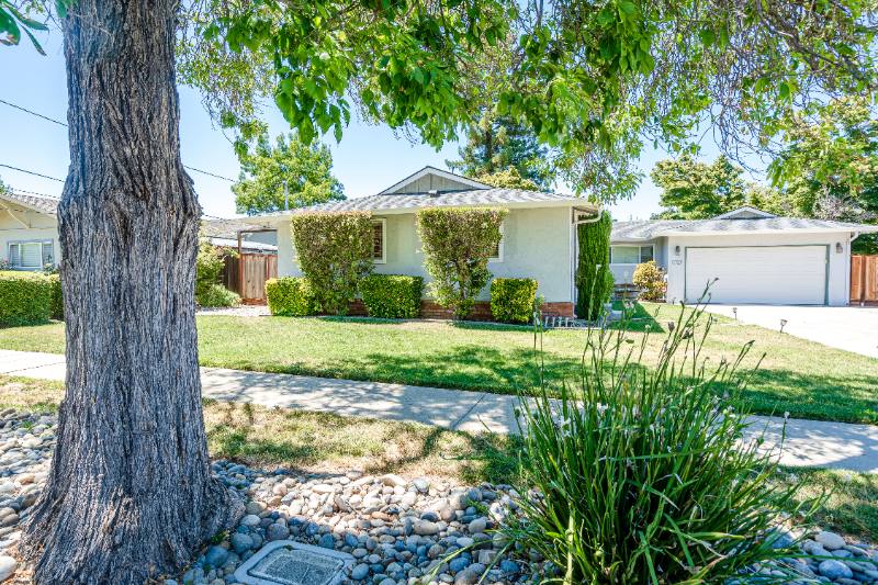 Apartment for rent at 3985 Royal Arch Dr #B, Concord, CA 94519