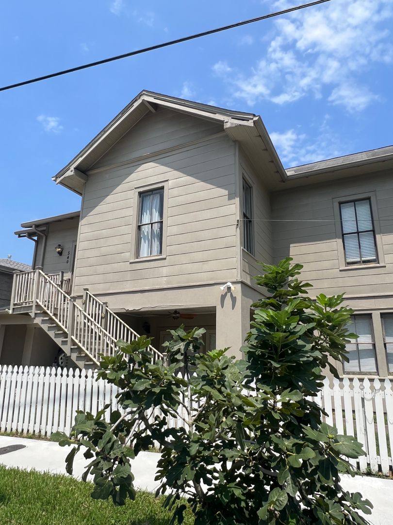 Townhouse for rent at 538-40 Lowerline St, New Orleans, LA 70118