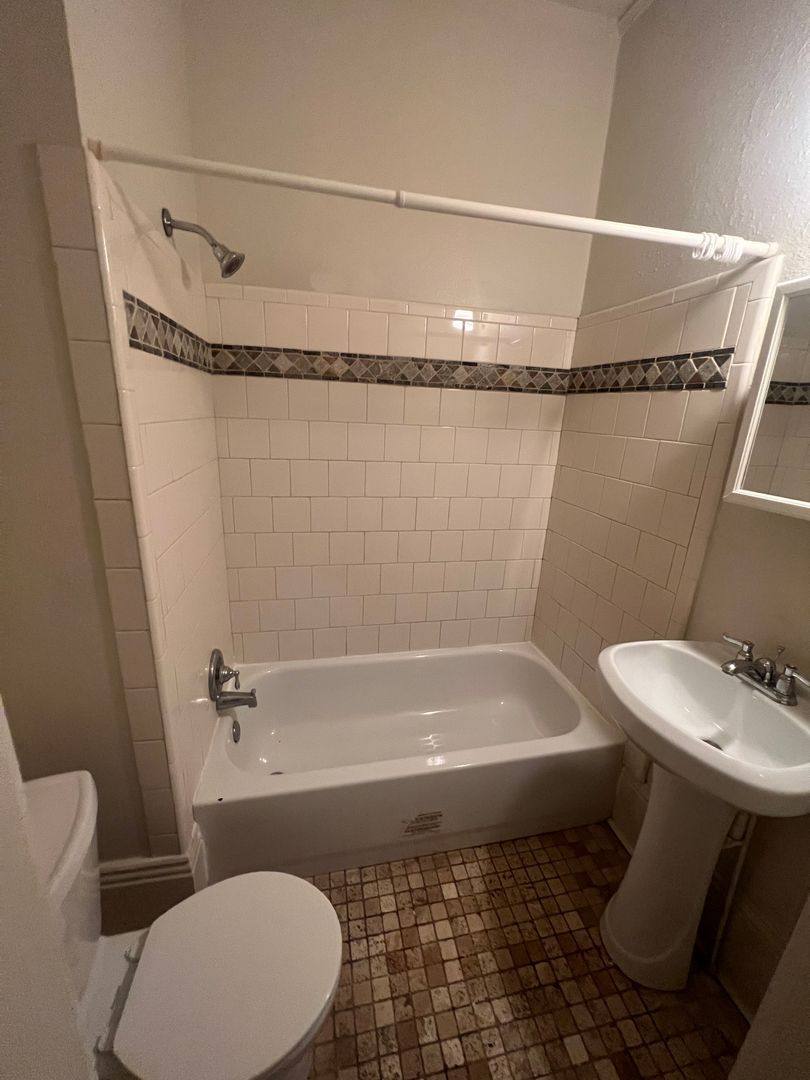 Townhouse for rent at 538-40 Lowerline St, New Orleans, LA 70118