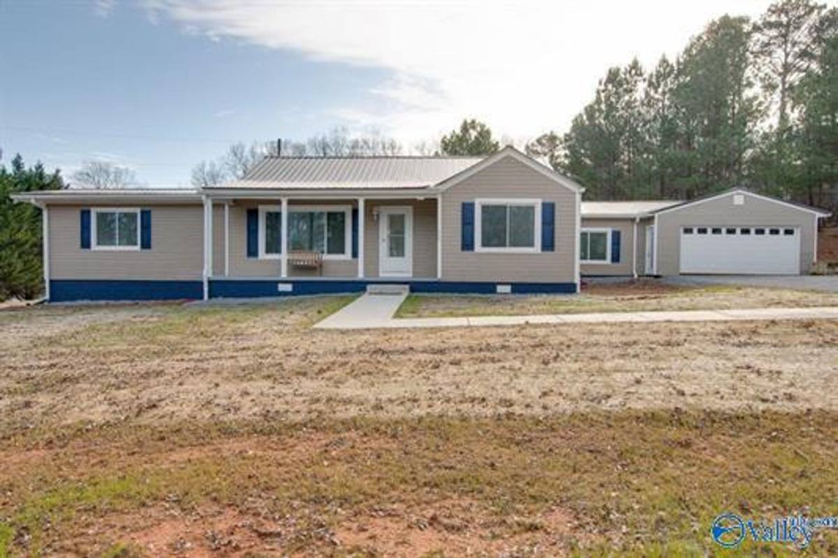 House for rent at 365 NE Morris Rd, Laceys Spring, AL 35754