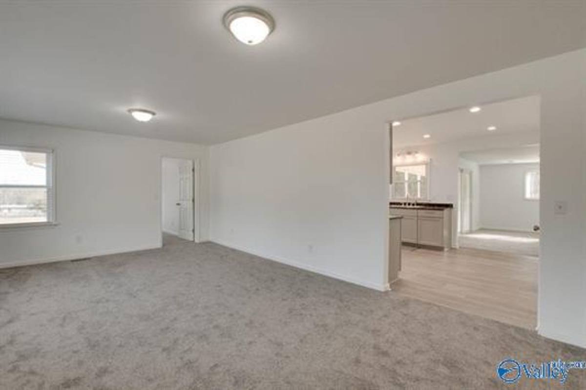 House for rent at 365 NE Morris Rd, Laceys Spring, AL 35754