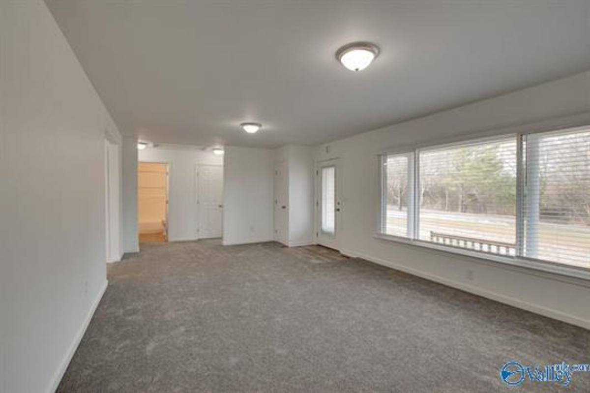 House for rent at 365 NE Morris Rd, Laceys Spring, AL 35754