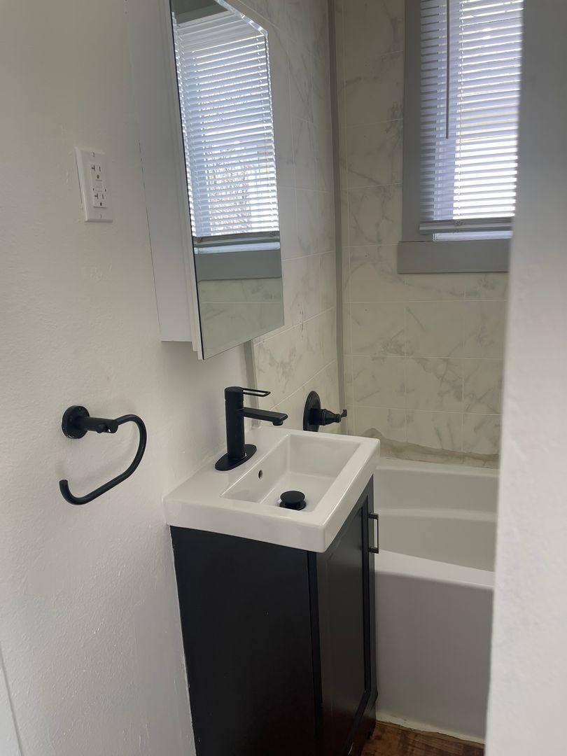 Apartment for rent at 1333 22nd St #5, Des Moines, IA 50311
