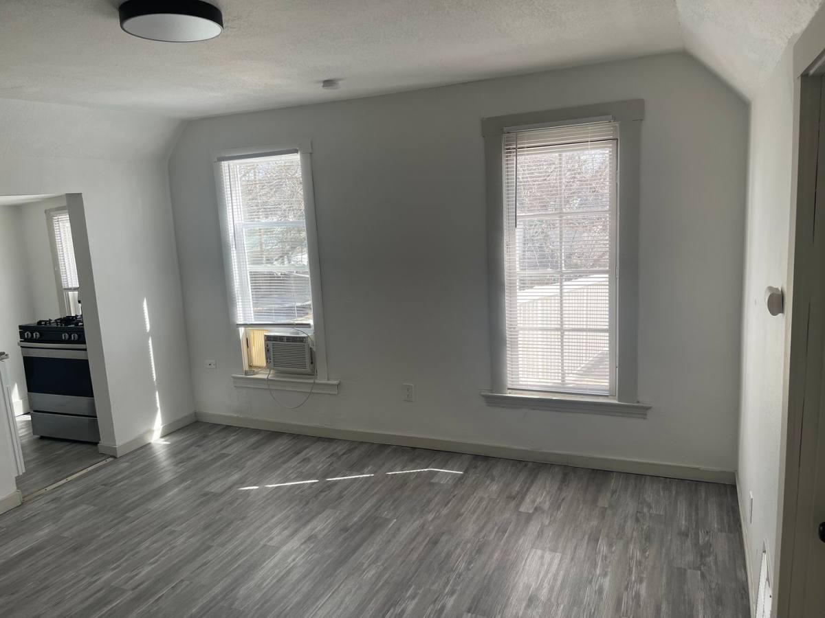 Apartment for rent at 1333 22nd St #5, Des Moines, IA 50311