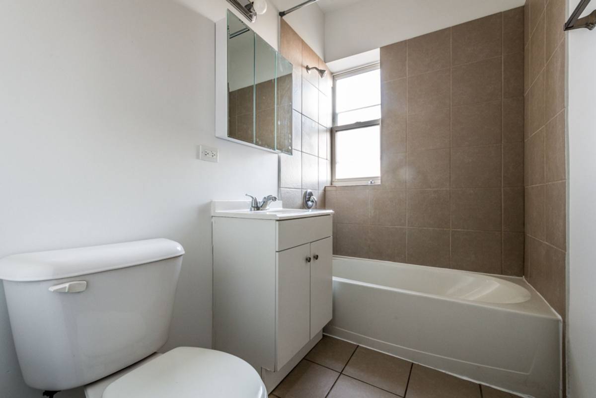 Apartment for rent at 6224 S Dr Martin Luther King Jr, Chicago, IL 60637