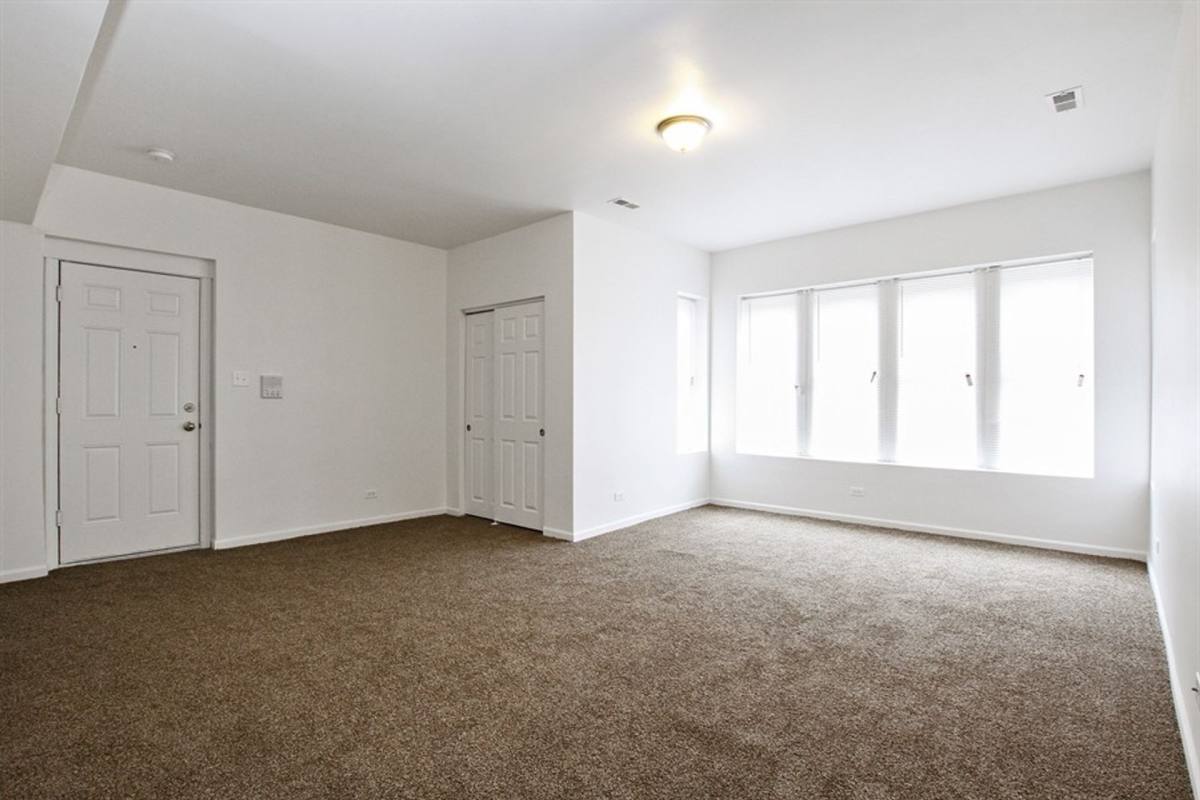 Apartment for rent at 6224 S Dr Martin Luther King Jr, Chicago, IL 60637
