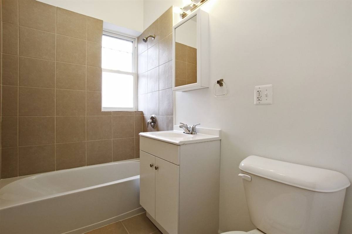 Apartment for rent at 6224 S Dr Martin Luther King Jr, Chicago, IL 60637