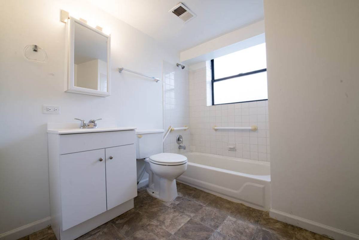 Apartment for rent at 5300 S Michigan Ave, Chicago, IL 60615