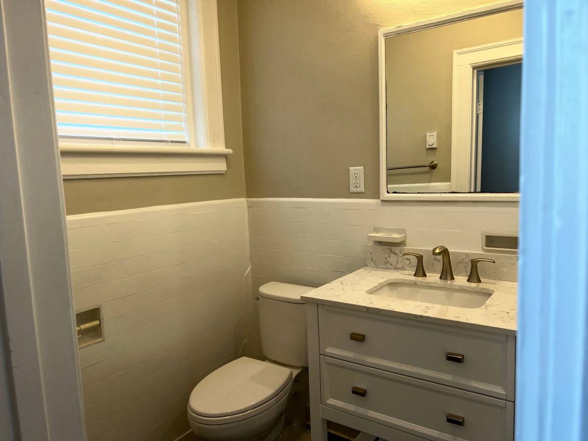 Apartment for rent at 115 Elm Avenue, SW #A4, Roanoke, VA 24016