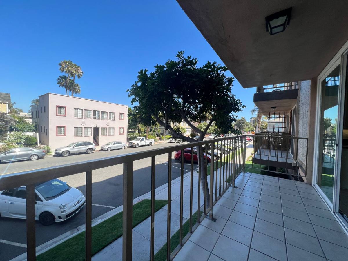 Apartment for rent at 545 Chestnut Ave, Long Beach, CA 90802