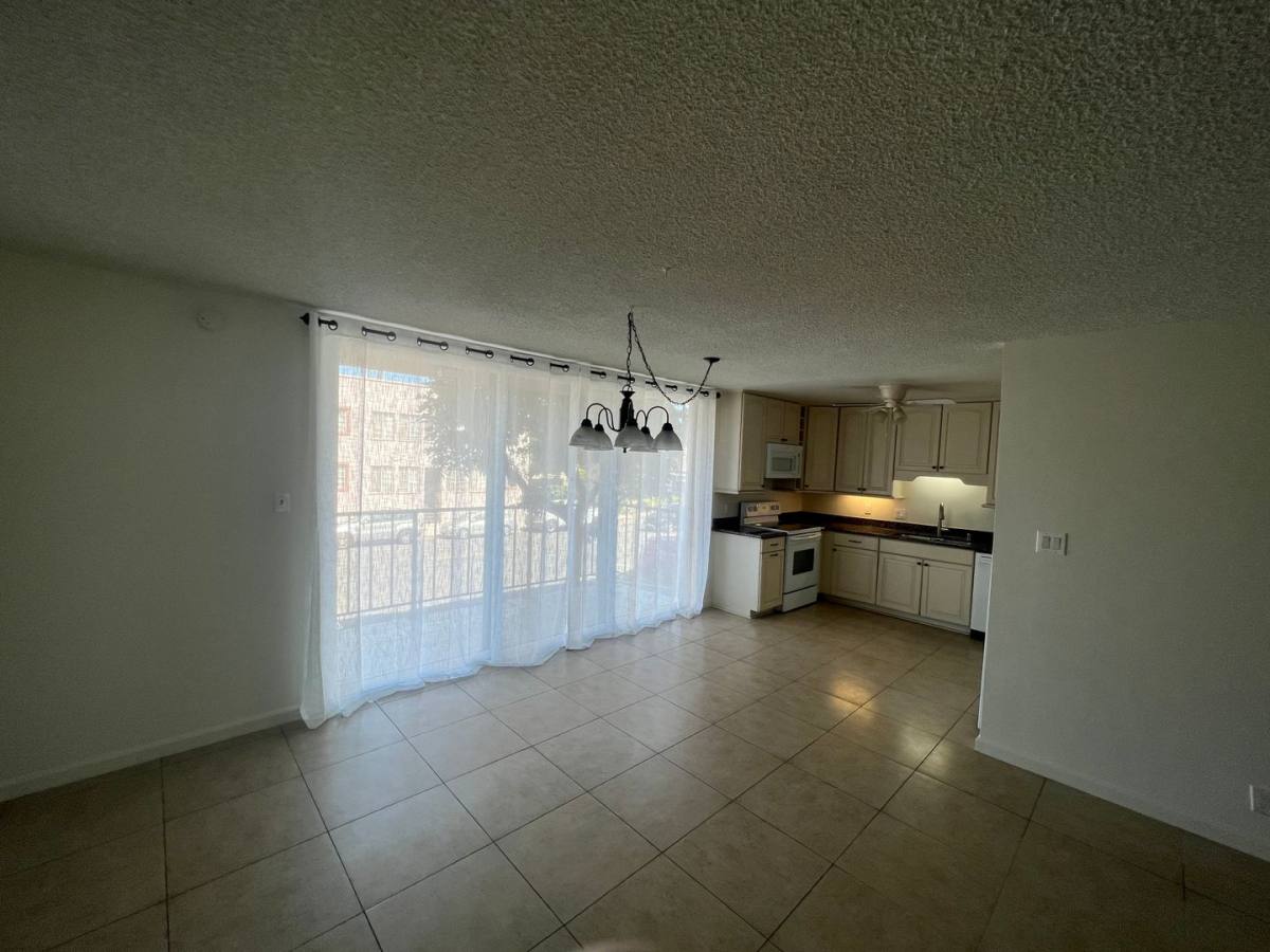Apartment for rent at 545 Chestnut Ave, Long Beach, CA 90802