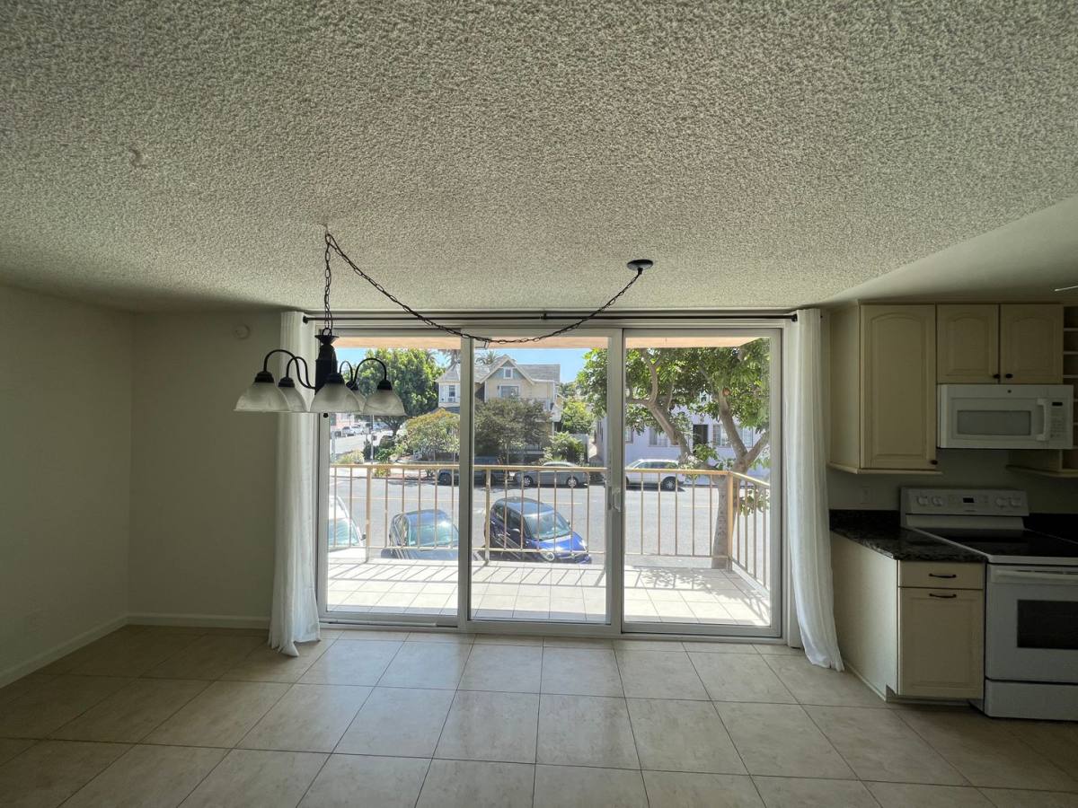 Apartment for rent at 545 Chestnut Ave, Long Beach, CA 90802