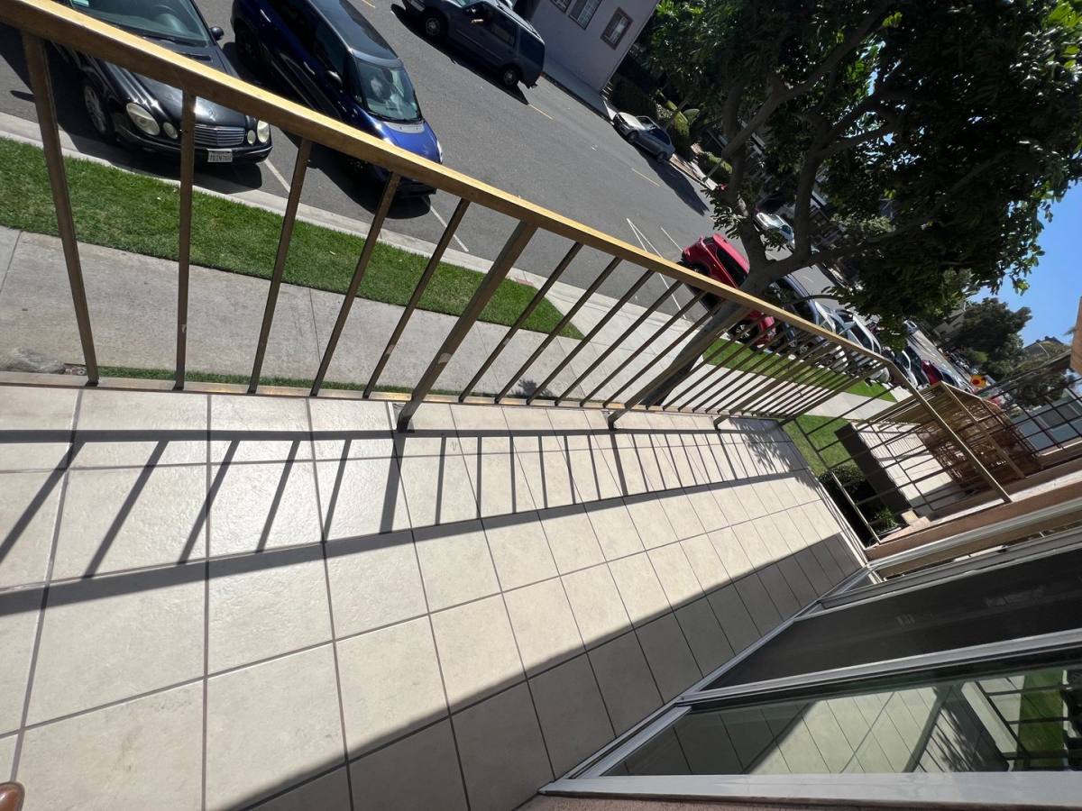 Apartment for rent at 545 Chestnut Ave, Long Beach, CA 90802