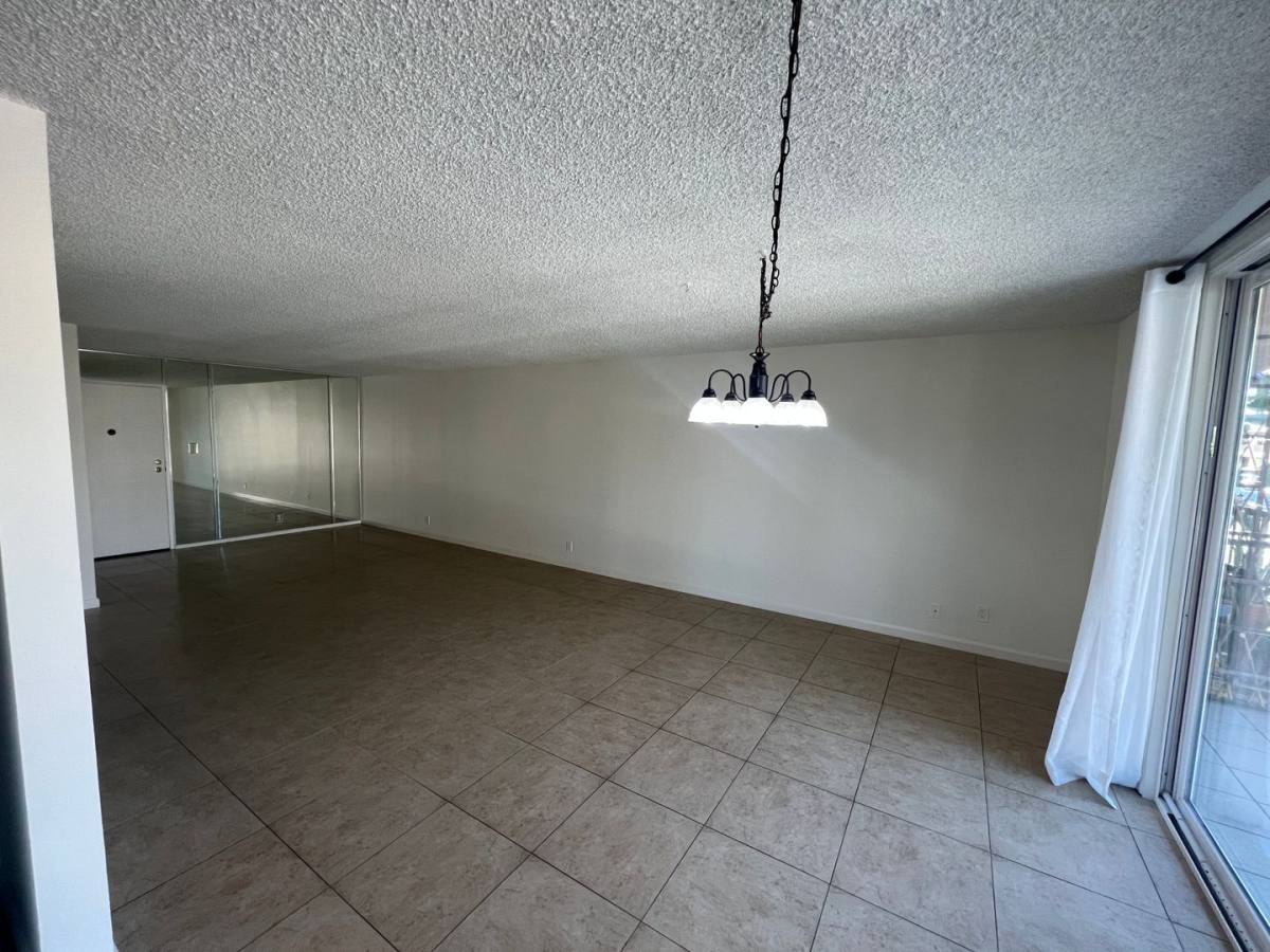 Apartment for rent at 545 Chestnut Ave, Long Beach, CA 90802