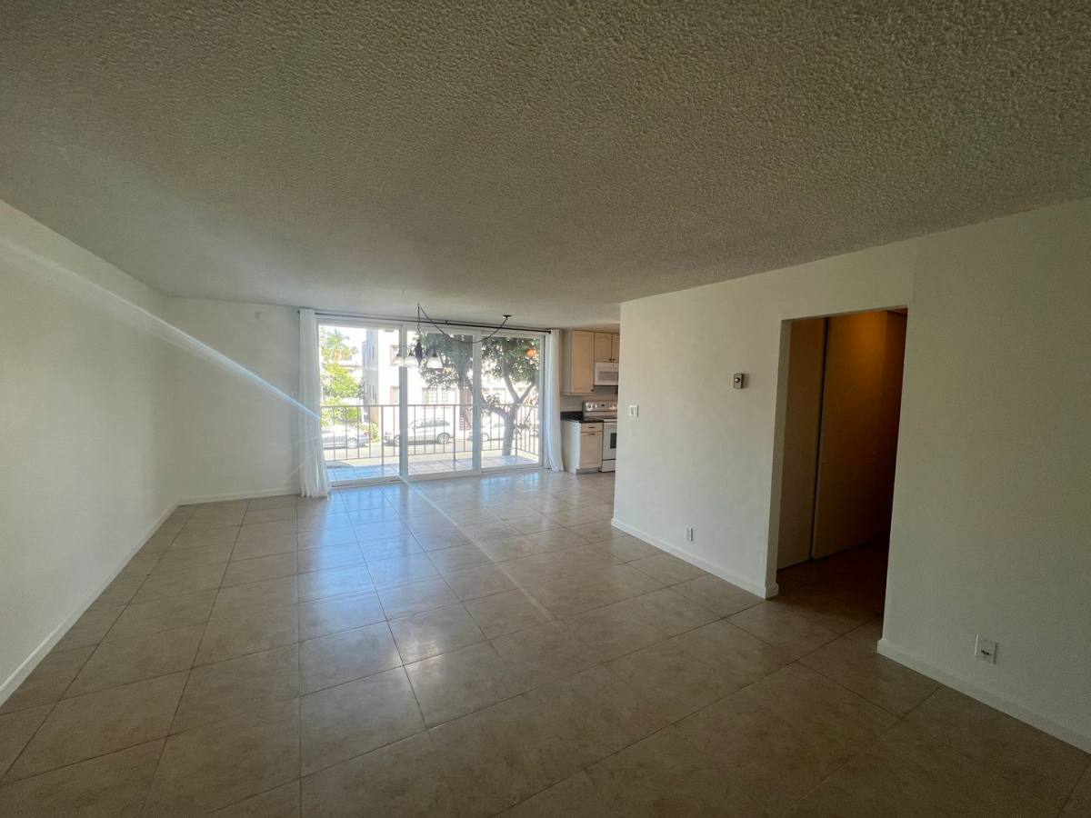 Apartment for rent at 545 Chestnut Ave, Long Beach, CA 90802
