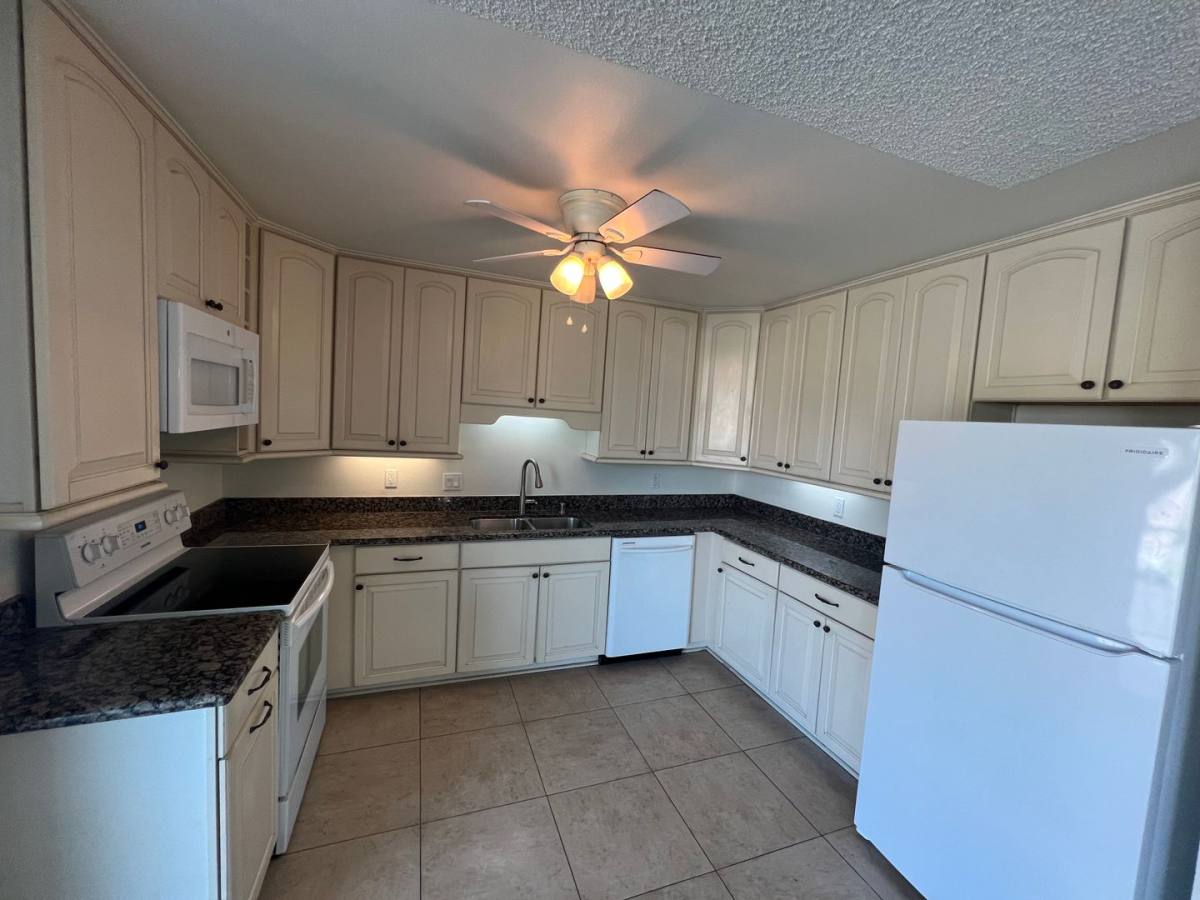 Apartment for rent at 545 Chestnut Ave, Long Beach, CA 90802