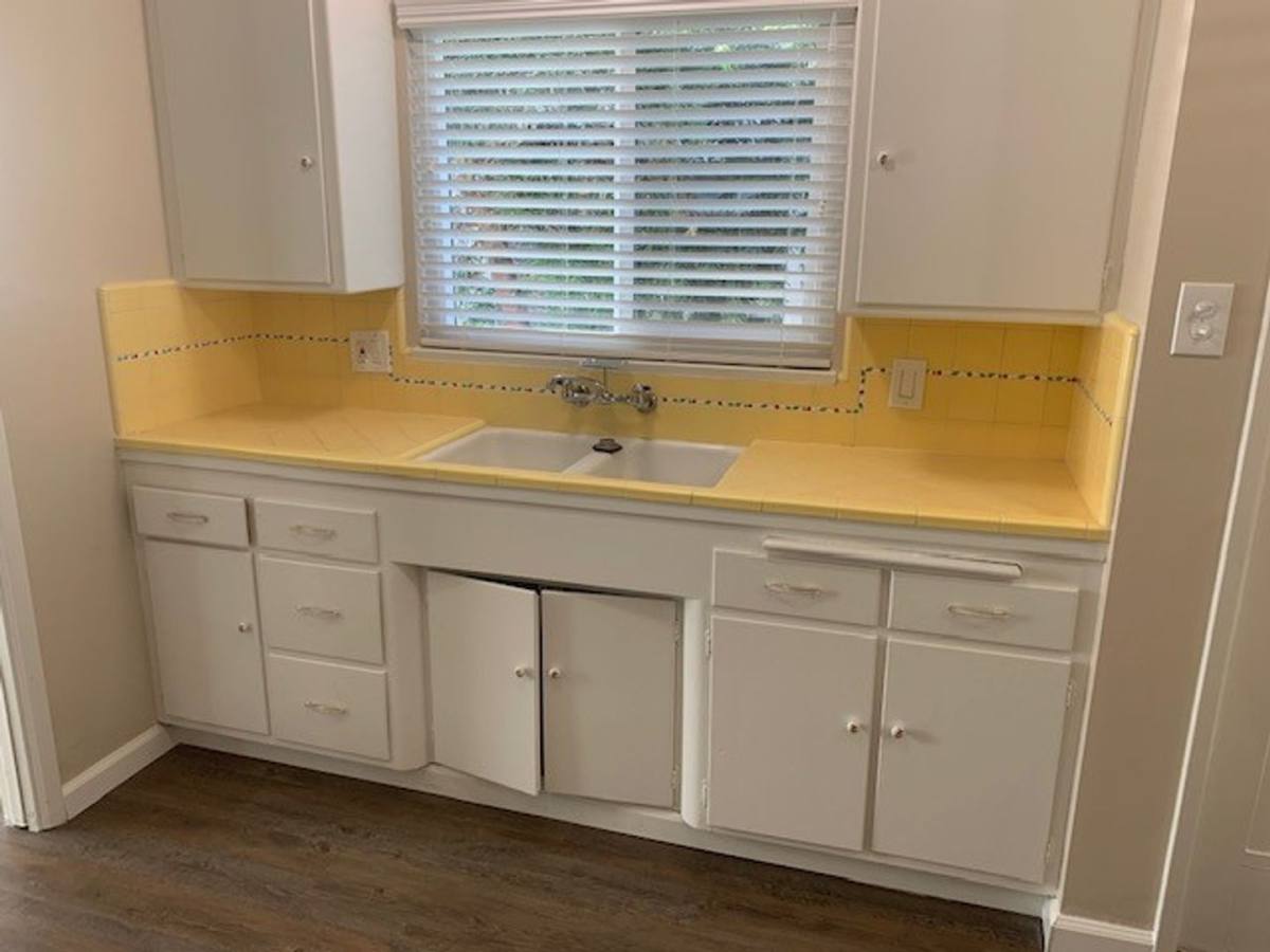 Apartment for rent at 10911 Paramount Blvd, Gardena, CA 90247