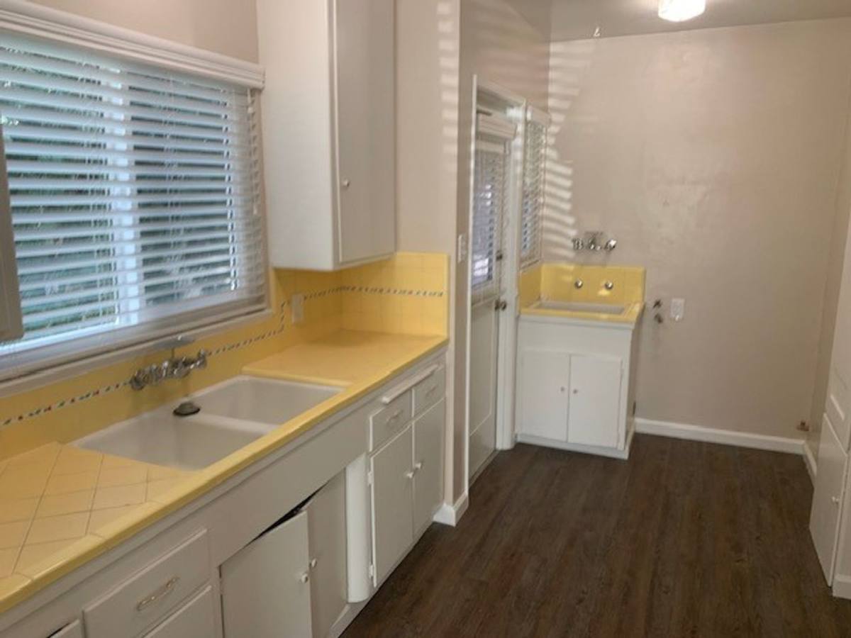 Apartment for rent at 10911 Paramount Blvd, Gardena, CA 90247