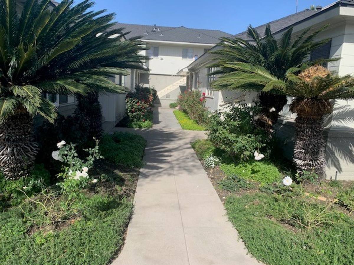 Apartment for rent at 10911 Paramount Blvd, Gardena, CA 90247