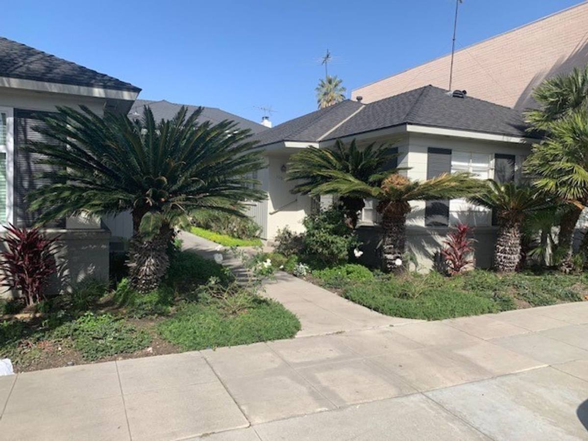 Apartment for rent at 10911 Paramount Blvd, Gardena, CA 90247