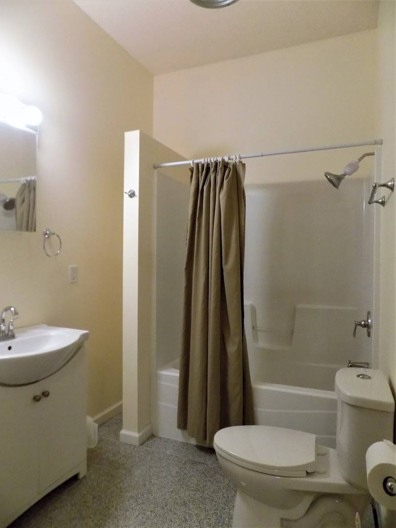 Apartment for rent at 123 N Main St, Fairfield, IA 52556