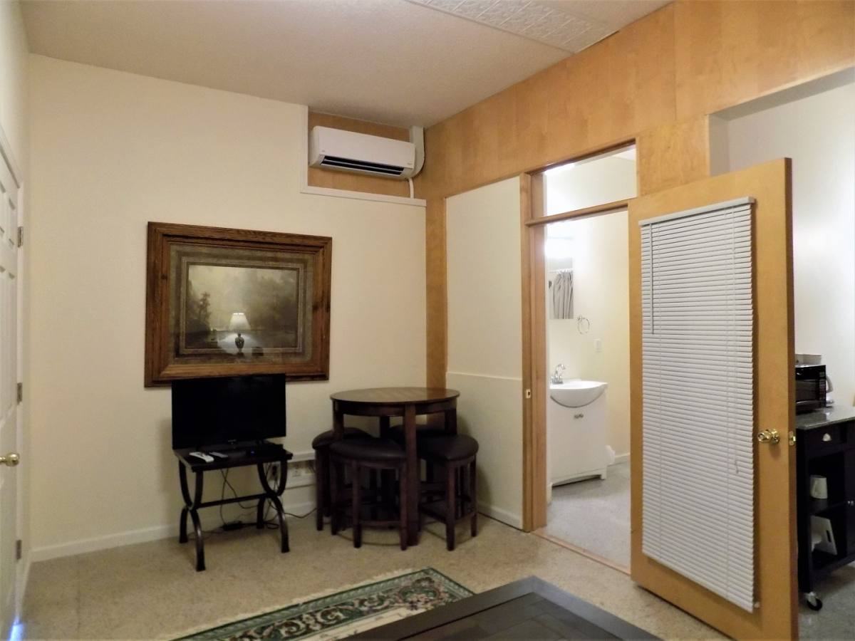 Apartment for rent at 123 N Main St, Fairfield, IA 52556
