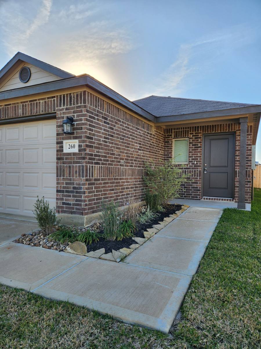 House for rent at 260 Gallant Front Trail, Magnolia, TX 77354