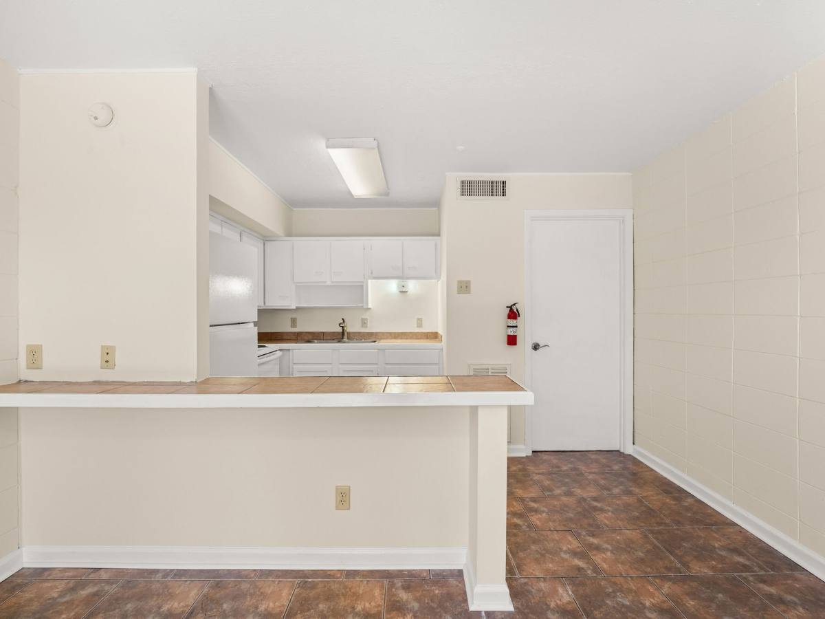 Apartment for rent at 710 Iris St #302, Lake Charles, LA 70601