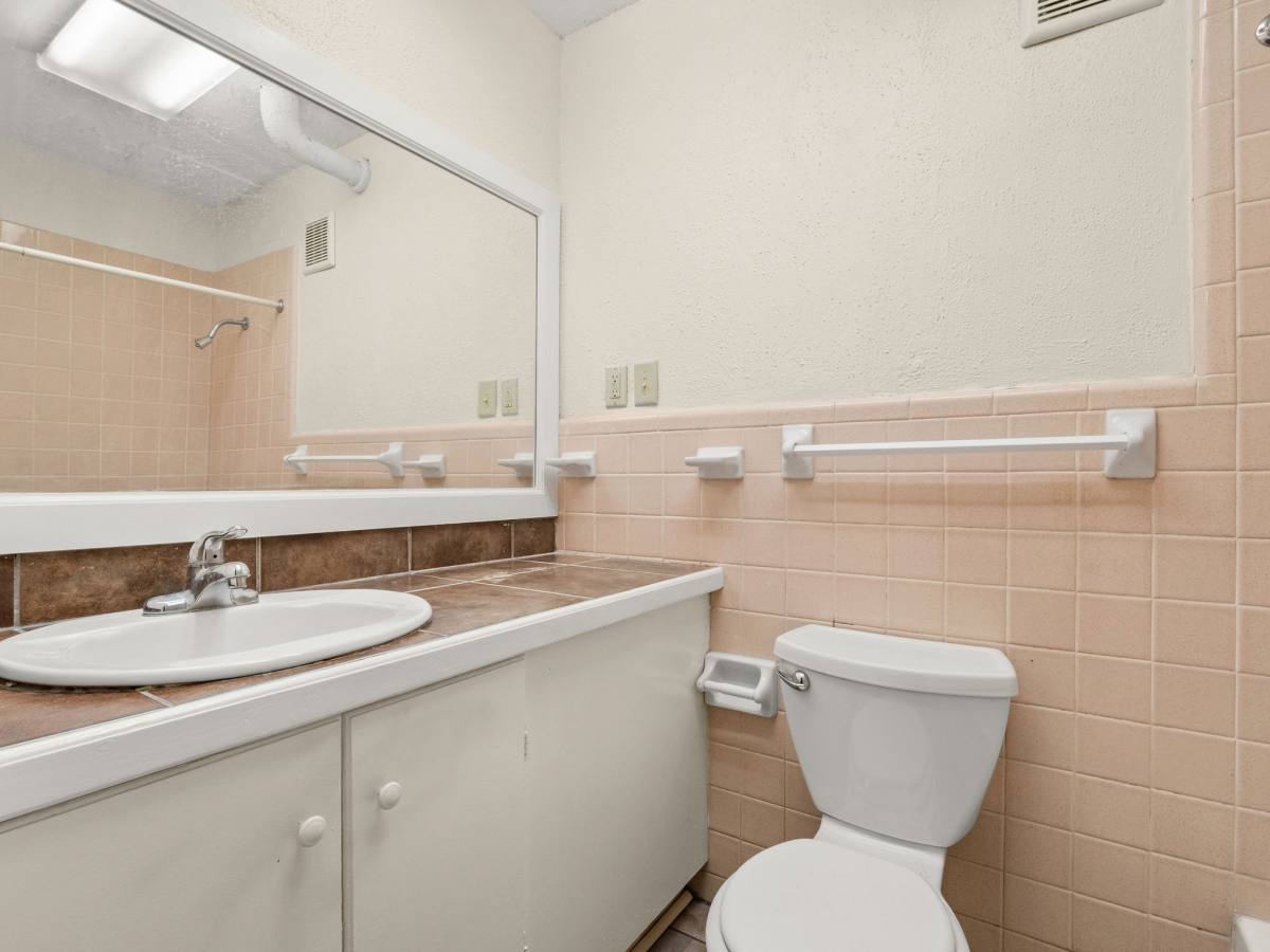 Apartment for rent at 710 Iris St #302, Lake Charles, LA 70601