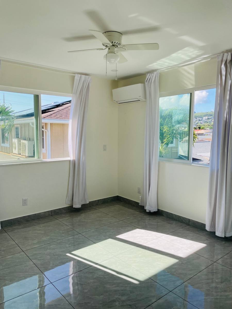 Apartment for rent at 918 8th Ave, Honolulu, HI 96816
