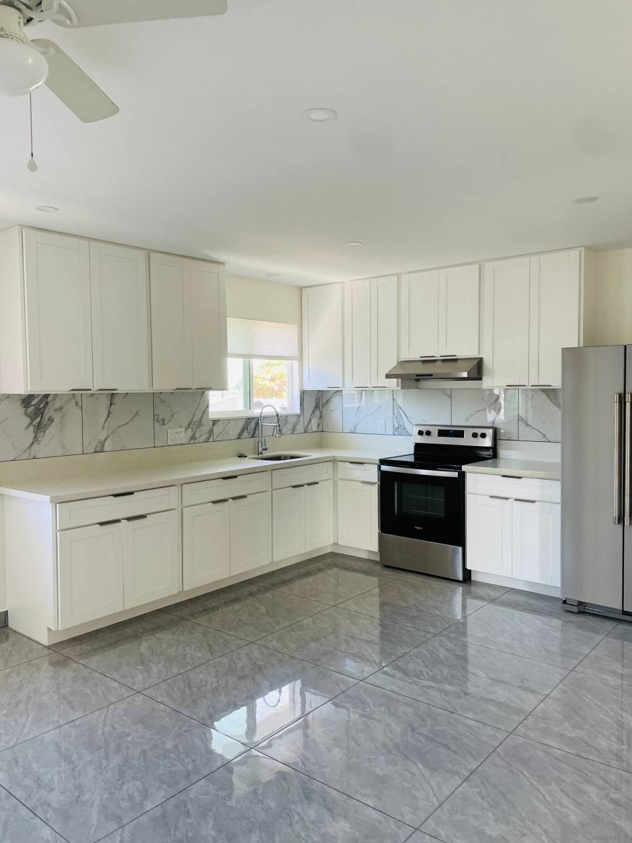 Apartment for rent at 918 8th Ave, Honolulu, HI 96816