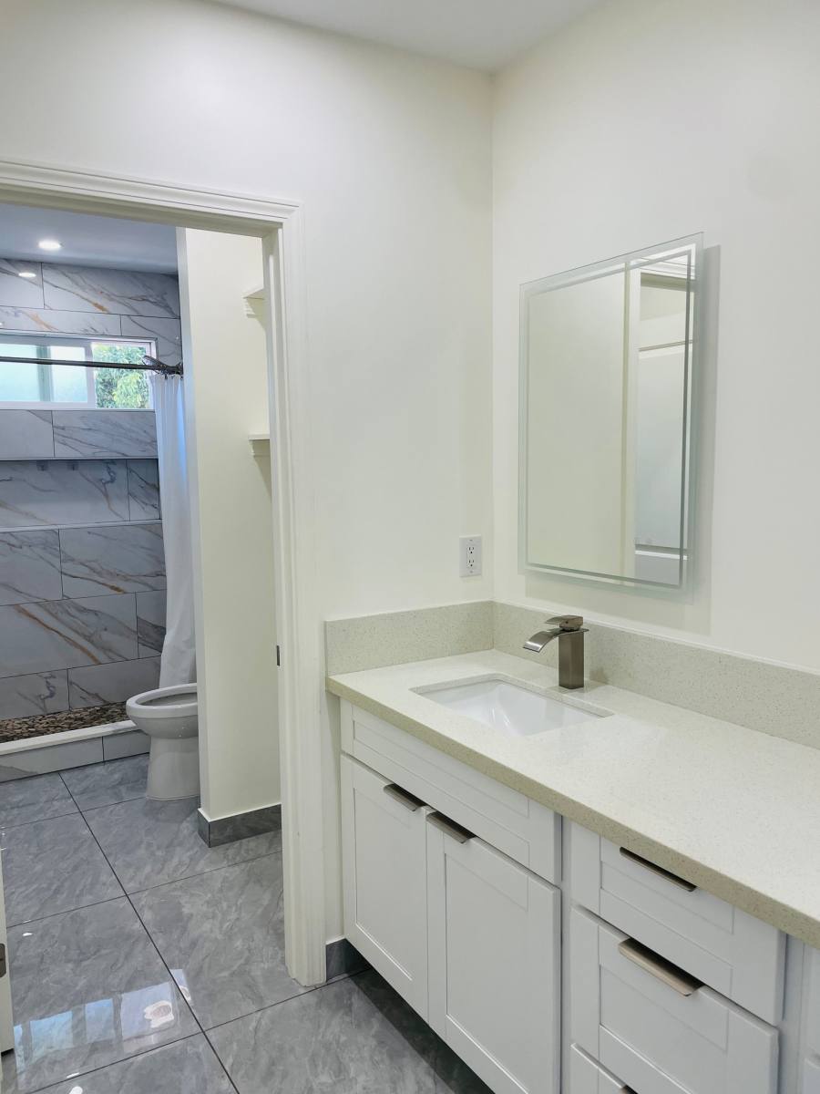 Apartment for rent at 918 8th Ave, Honolulu, HI 96816