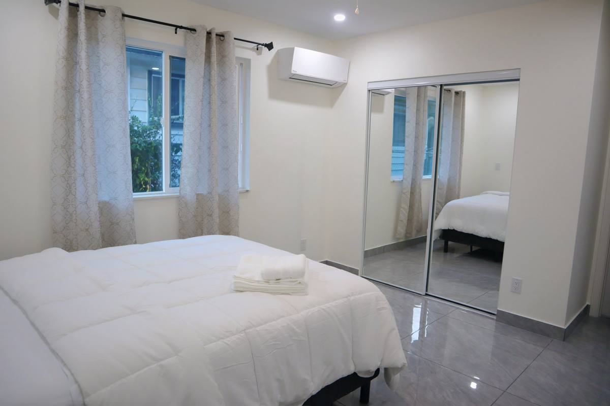 Apartment for rent at 918 8th Ave, Honolulu, HI 96816