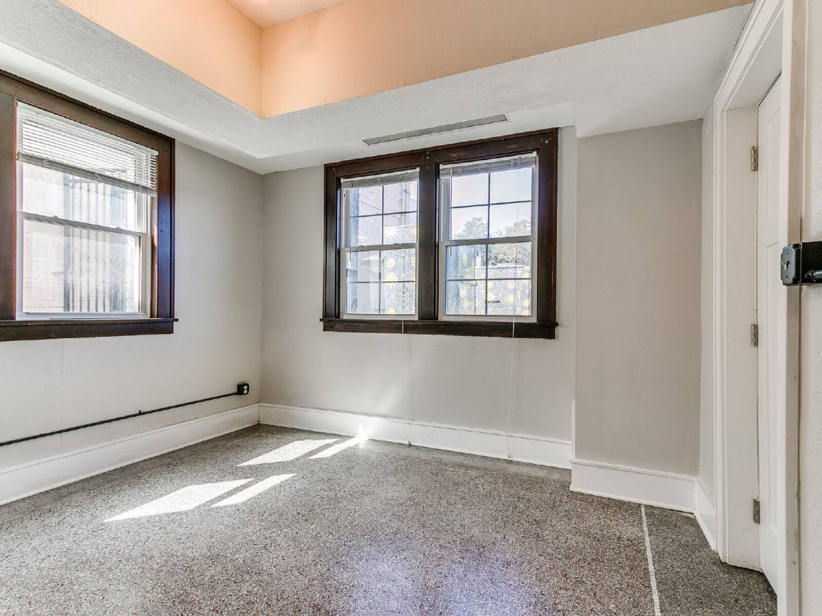 Apartment for rent at 2714 Ingersoll Ave, Des Moines, IA 50312