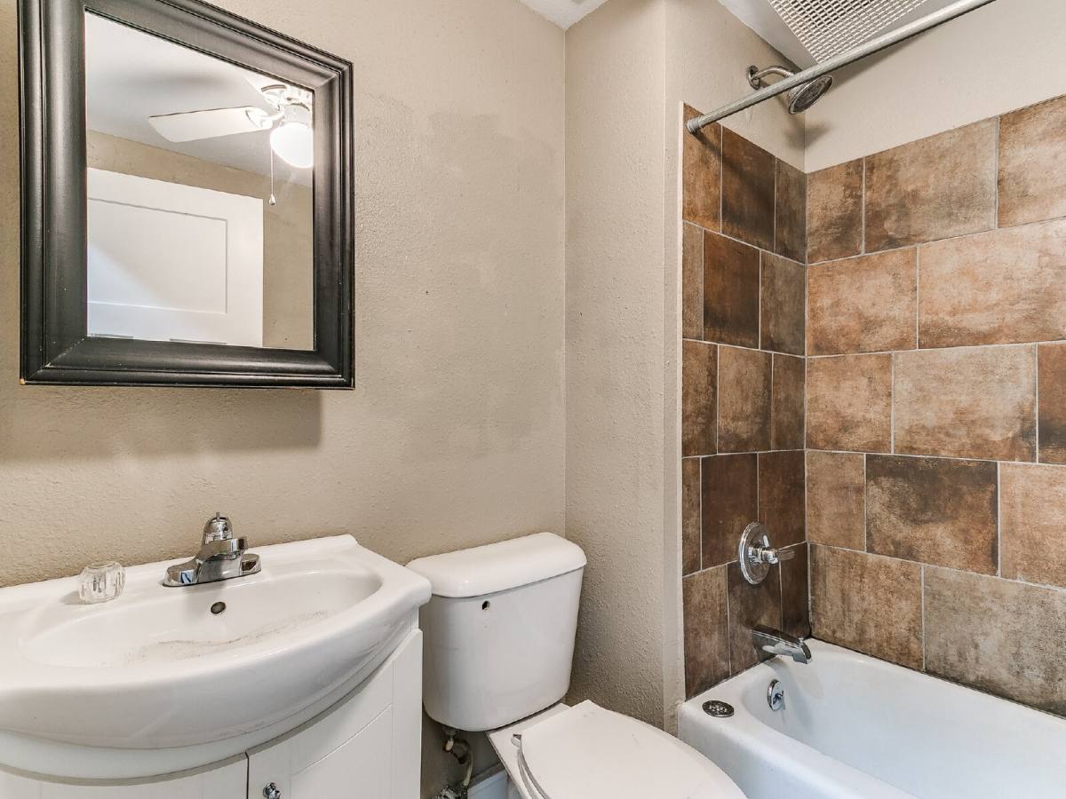 Apartment for rent at 2714 Ingersoll Ave, Des Moines, IA 50312