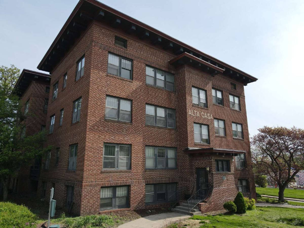 Apartment for rent at 3927 Ingersoll Ave #102, Des Moines, IA 50312