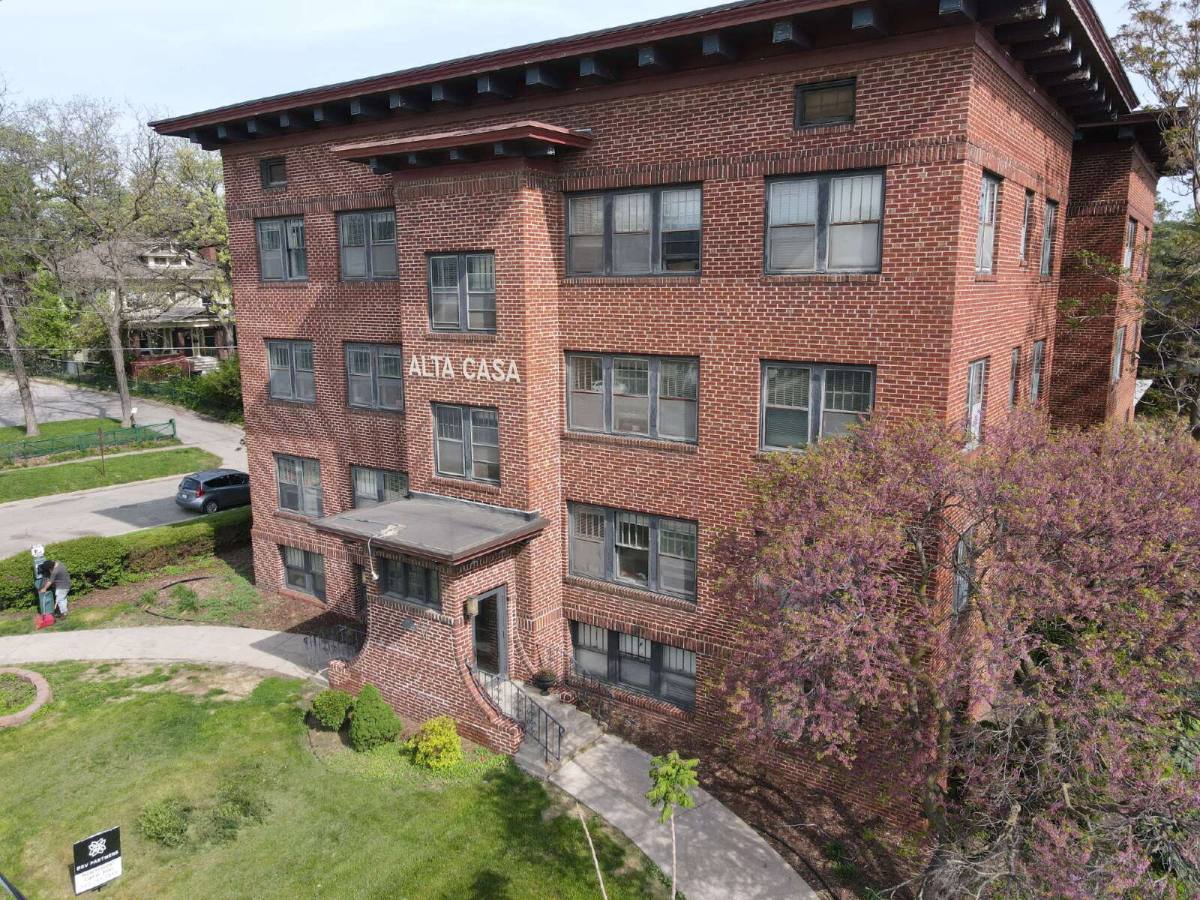 Apartment for rent at 3927 Ingersoll Ave #102, Des Moines, IA 50312