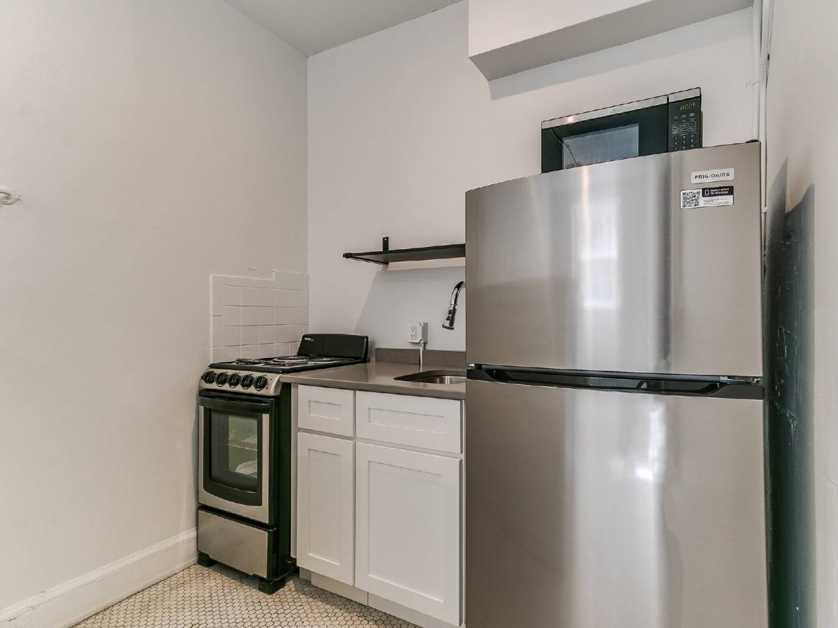 Apartment for rent at 732 18th St #104, Des Moines, IA 50314