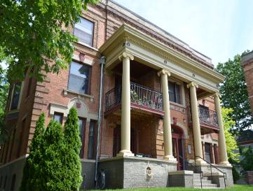 Apartment for rent at 1821 Woodland Ave #1, Des Moines, IA 50314
