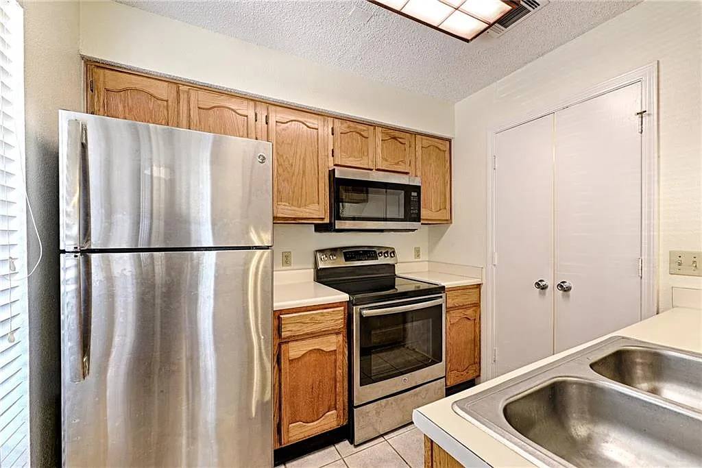 Townhouse for rent at 1473 Meadowood Village Dr, Fort Worth, TX 76120