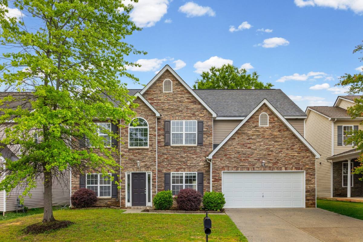 House for rent at 2704 Piersland Dr, Matthews, NC 28104